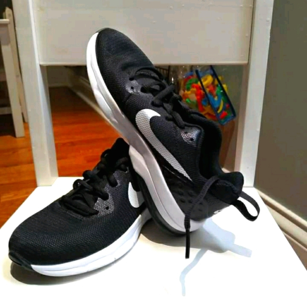 Nike tennis shoes